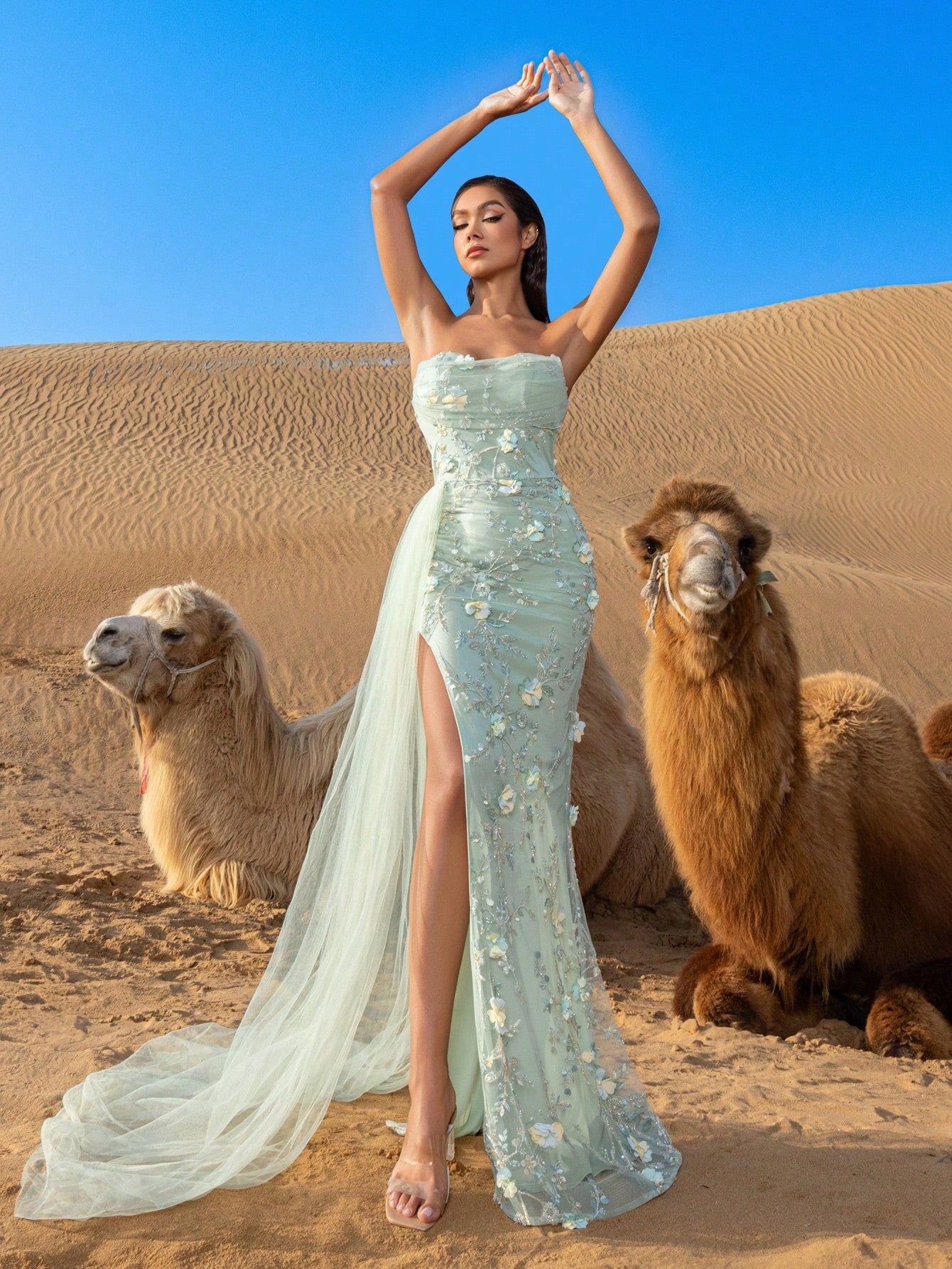 Elegant Strapless Mermaid Gown with Cascading Floral Beadwork – Sheer Tulle Overlay, Daring Thigh-High Slit & Floor-Length Flow for High-Fashion Editorial & Premiere Galas
