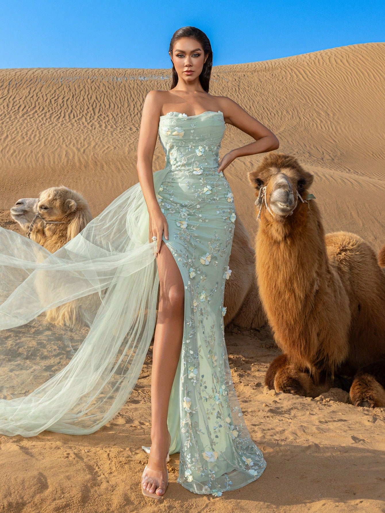 Elegant Strapless Mermaid Gown with Cascading Floral Beadwork – Sheer Tulle Overlay, Daring Thigh-High Slit & Floor-Length Flow for High-Fashion Editorial & Premiere Galas