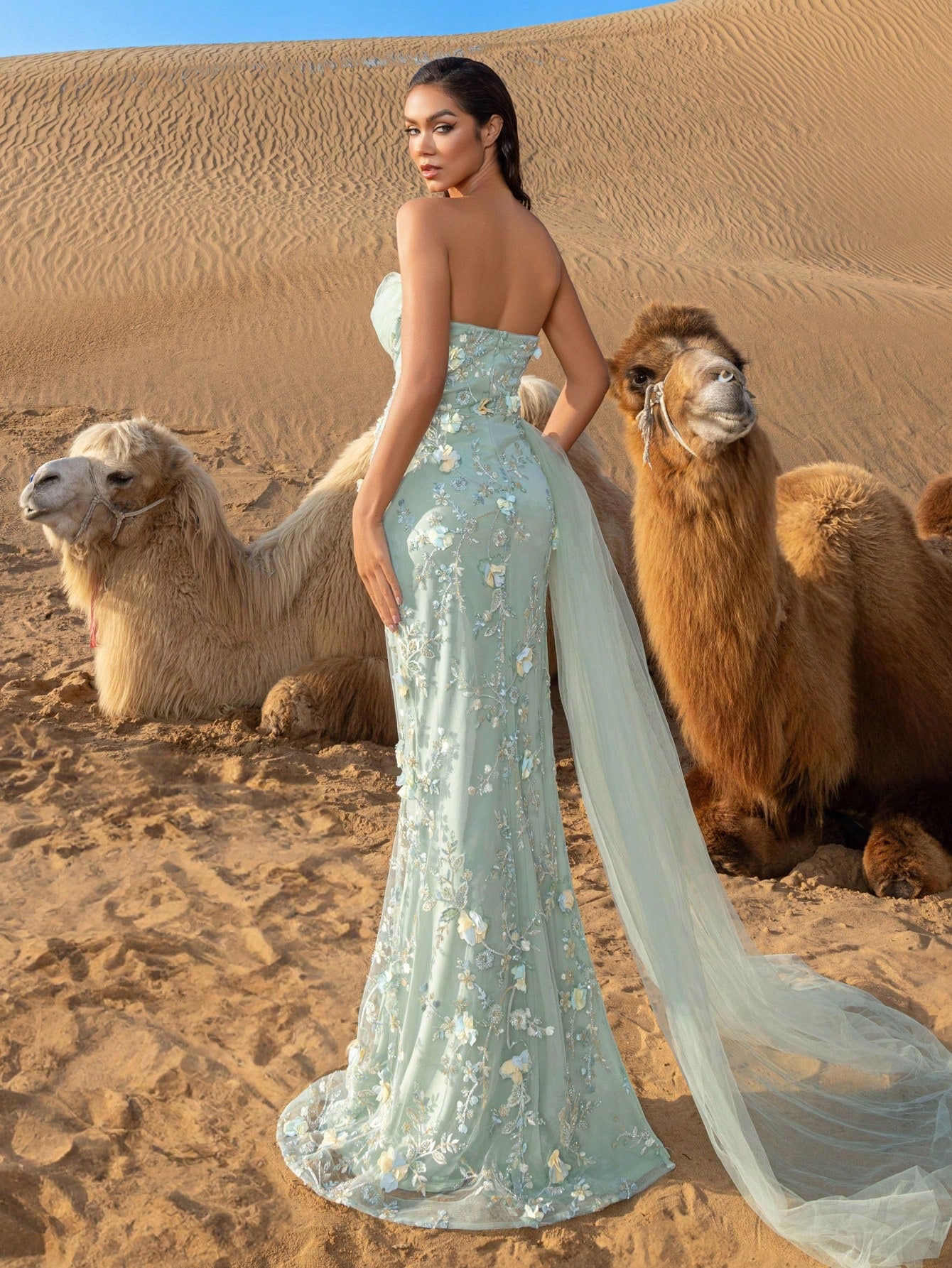 Elegant Strapless Mermaid Gown with Cascading Floral Beadwork – Sheer Tulle Overlay, Daring Thigh-High Slit & Floor-Length Flow for High-Fashion Editorial & Premiere Galas