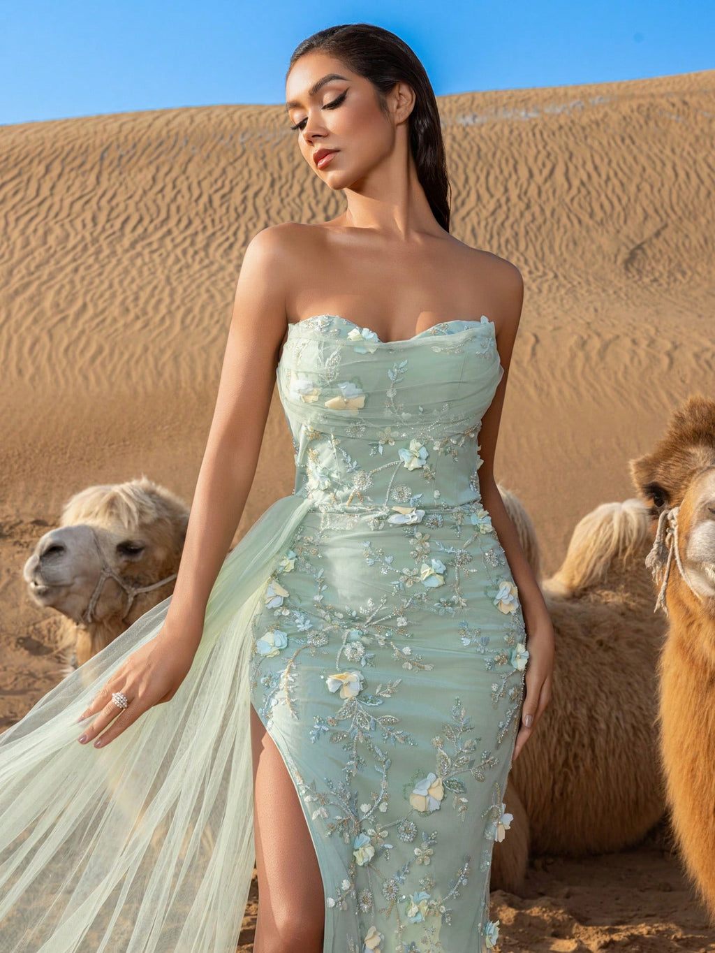 Elegant Strapless Mermaid Gown with Cascading Floral Beadwork – Sheer Tulle Overlay, Daring Thigh-High Slit & Floor-Length Flow for High-Fashion Editorial & Premiere Galas
