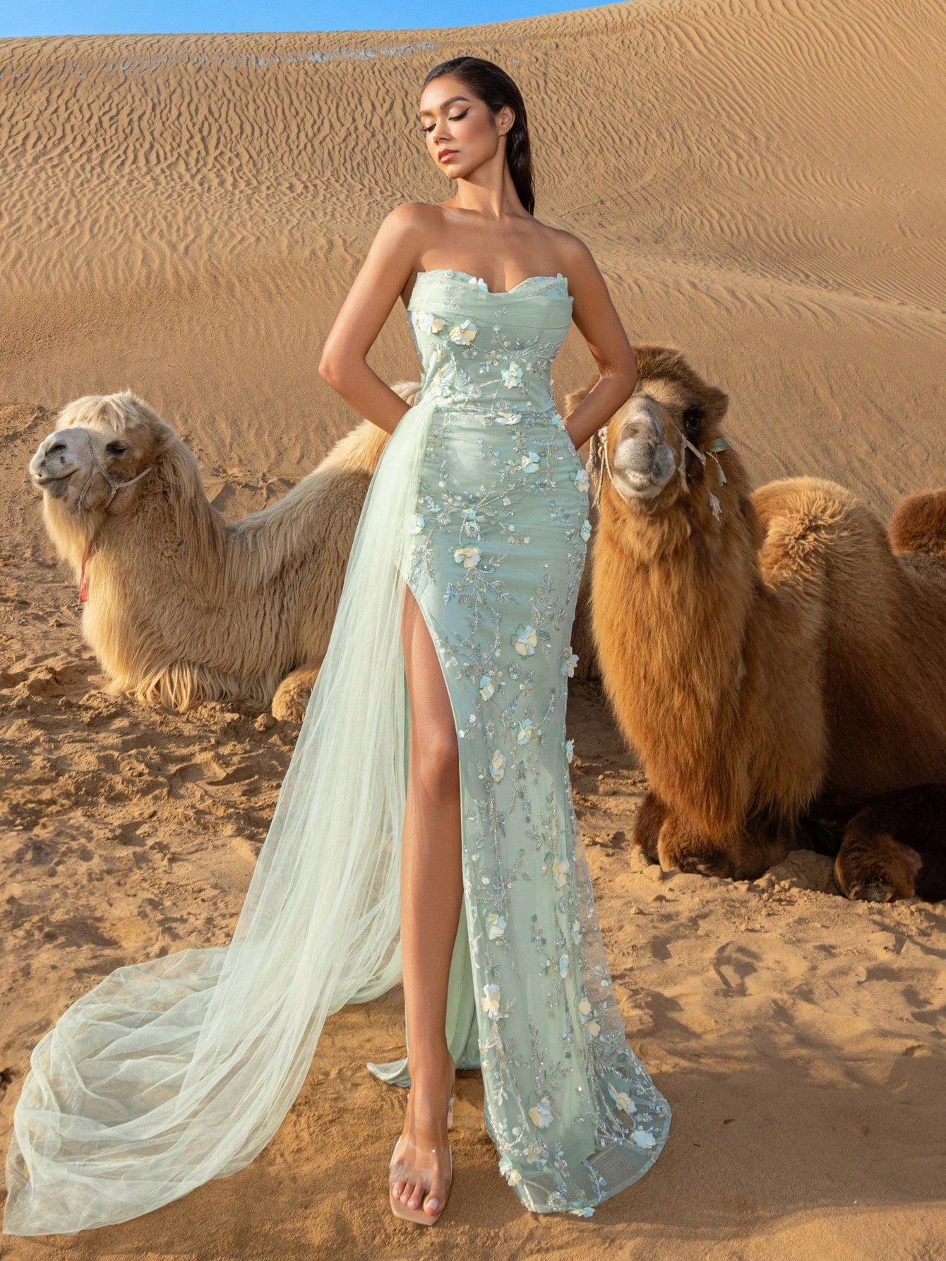 Elegant Strapless Mermaid Gown with Cascading Floral Beadwork – Sheer Tulle Overlay, Daring Thigh-High Slit & Floor-Length Flow for High-Fashion Editorial & Premiere Galas