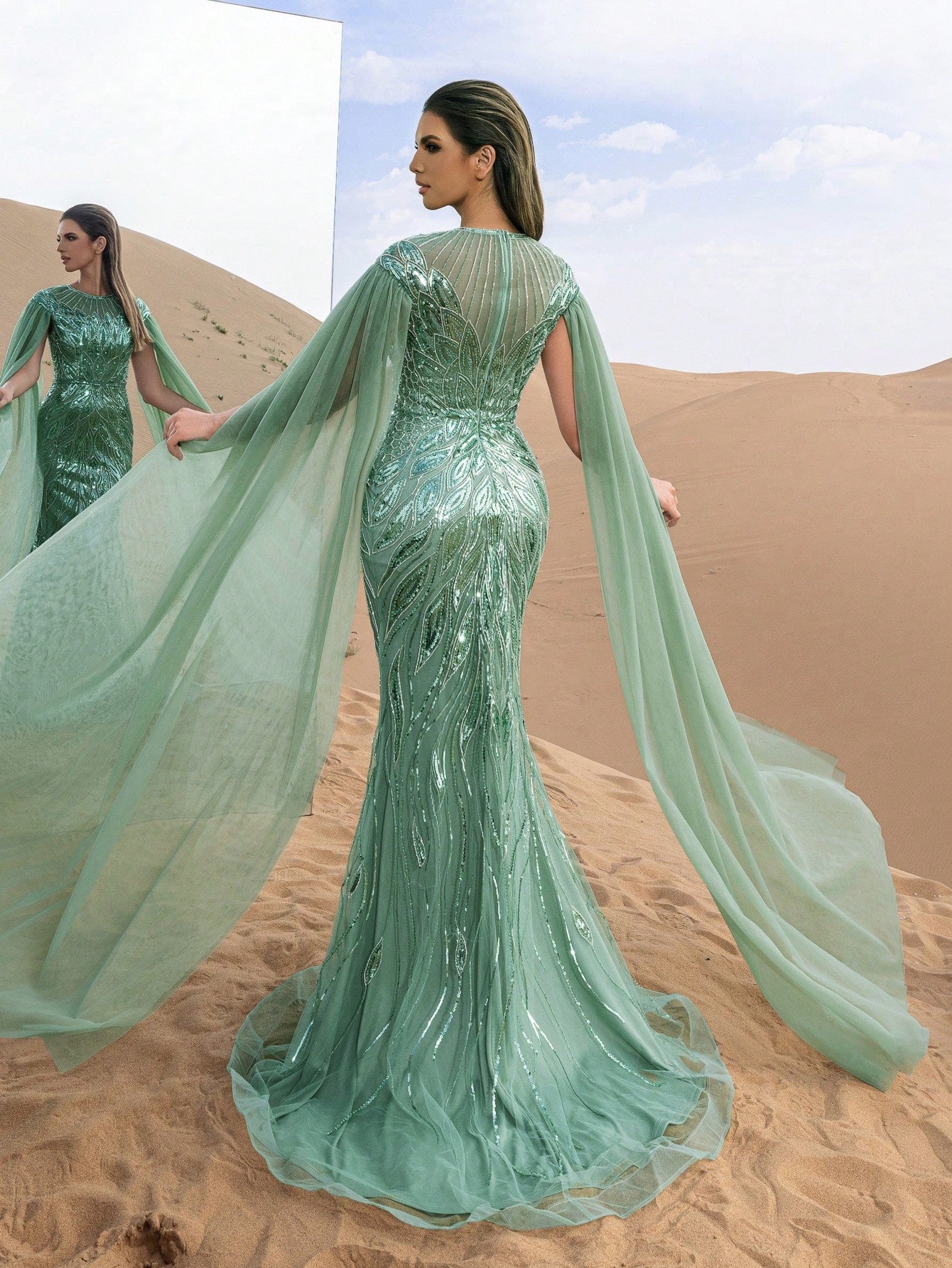 Exquisite Round-Neck Cape-Sleeve Evening Gown with Sculpted Fish-Tail Hemline