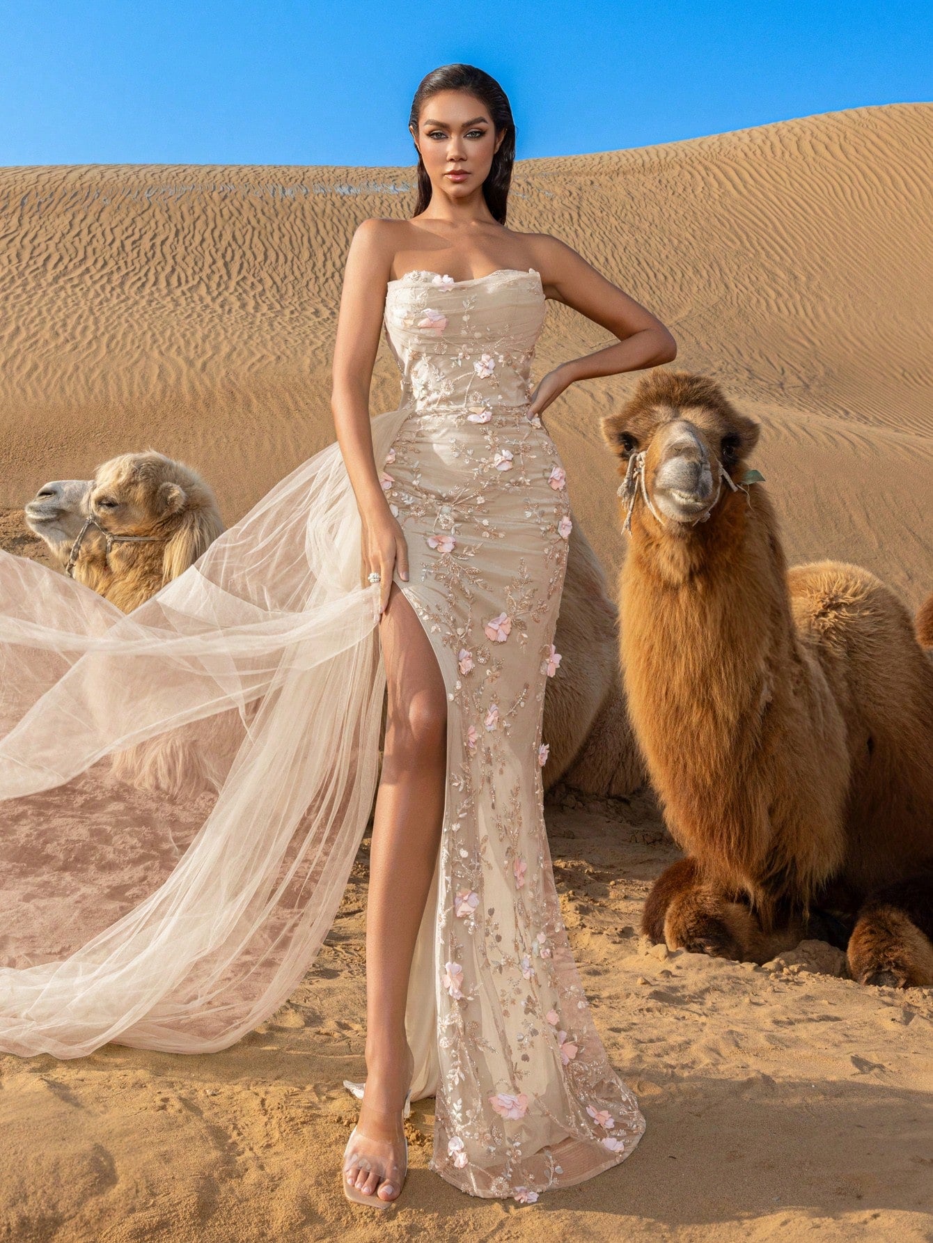 Elegant Strapless Mermaid Gown with Cascading Floral Beadwork – Sheer Tulle Overlay, Daring Thigh-High Slit & Floor-Length Flow for High-Fashion Editorial & Premiere Galas
